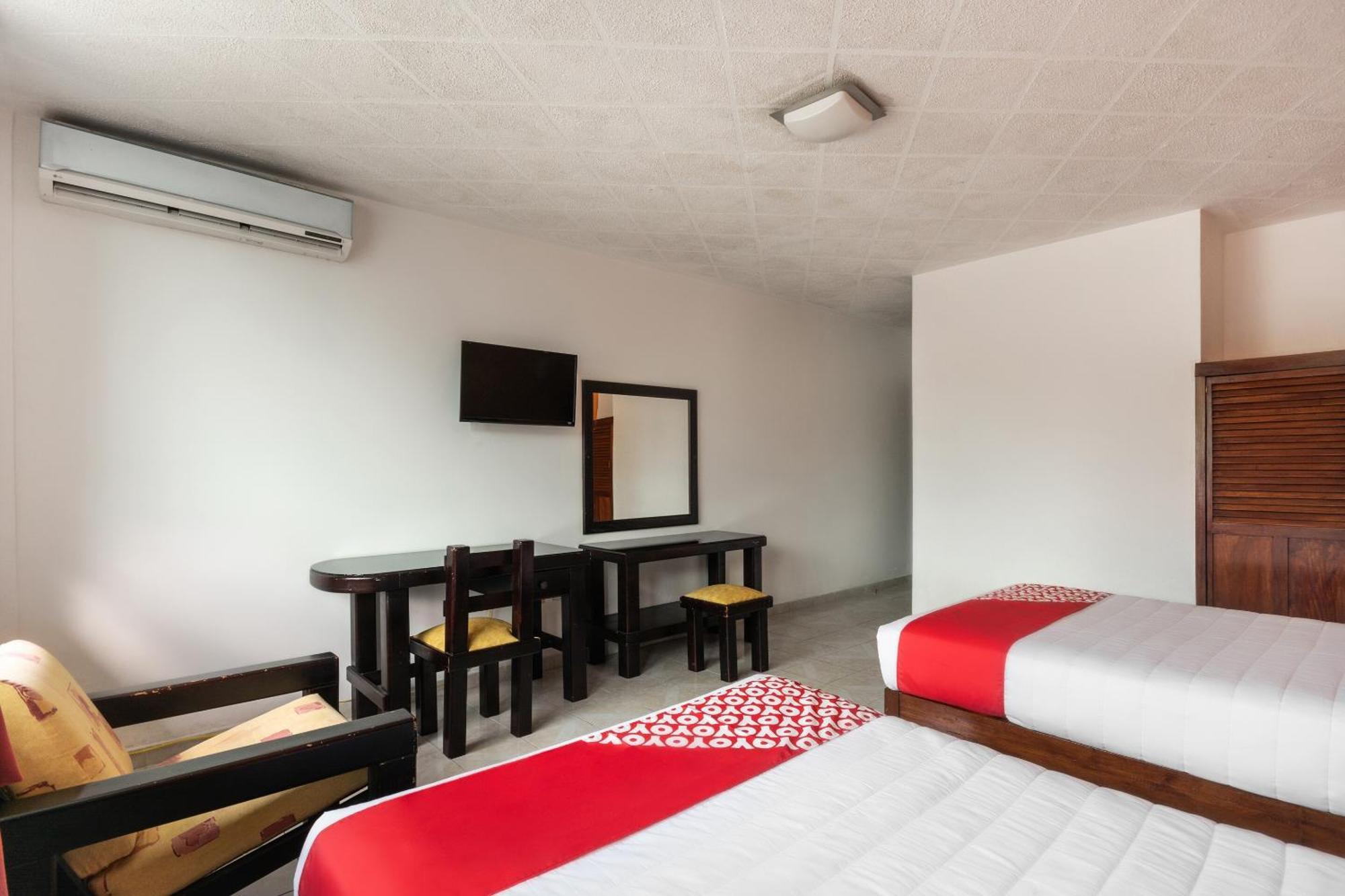 Oyo Casa Blanca Hotel 2*