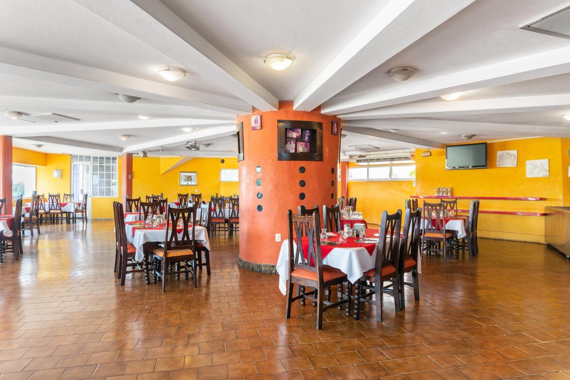 Hotel Oyo Casa Blanca Martínez de La Torre
