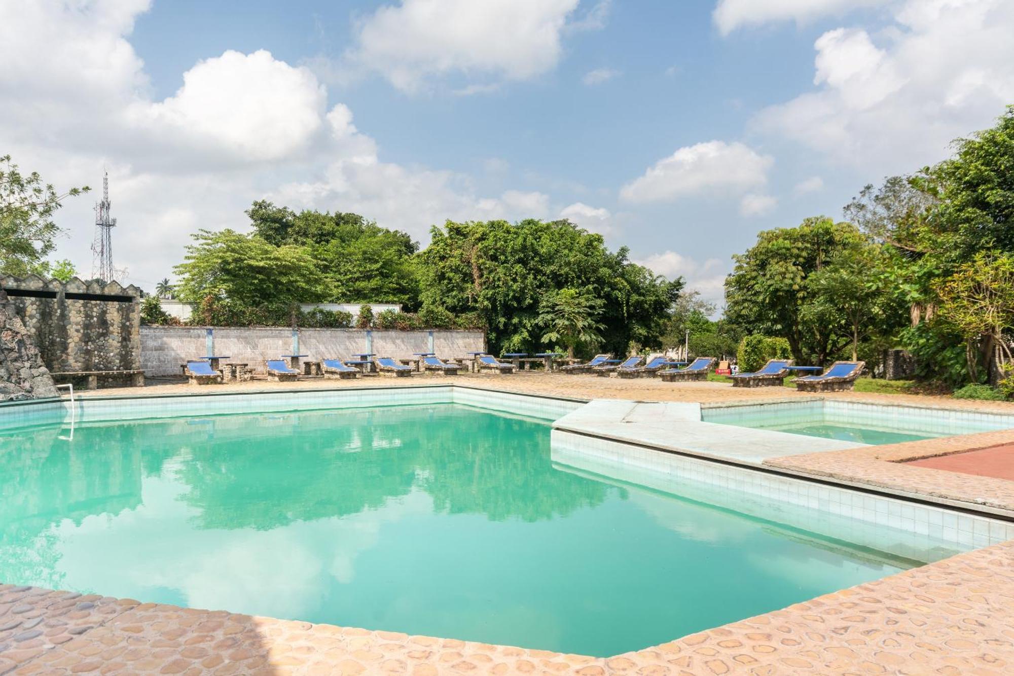 Oyo Casa Blanca Hotel 2*