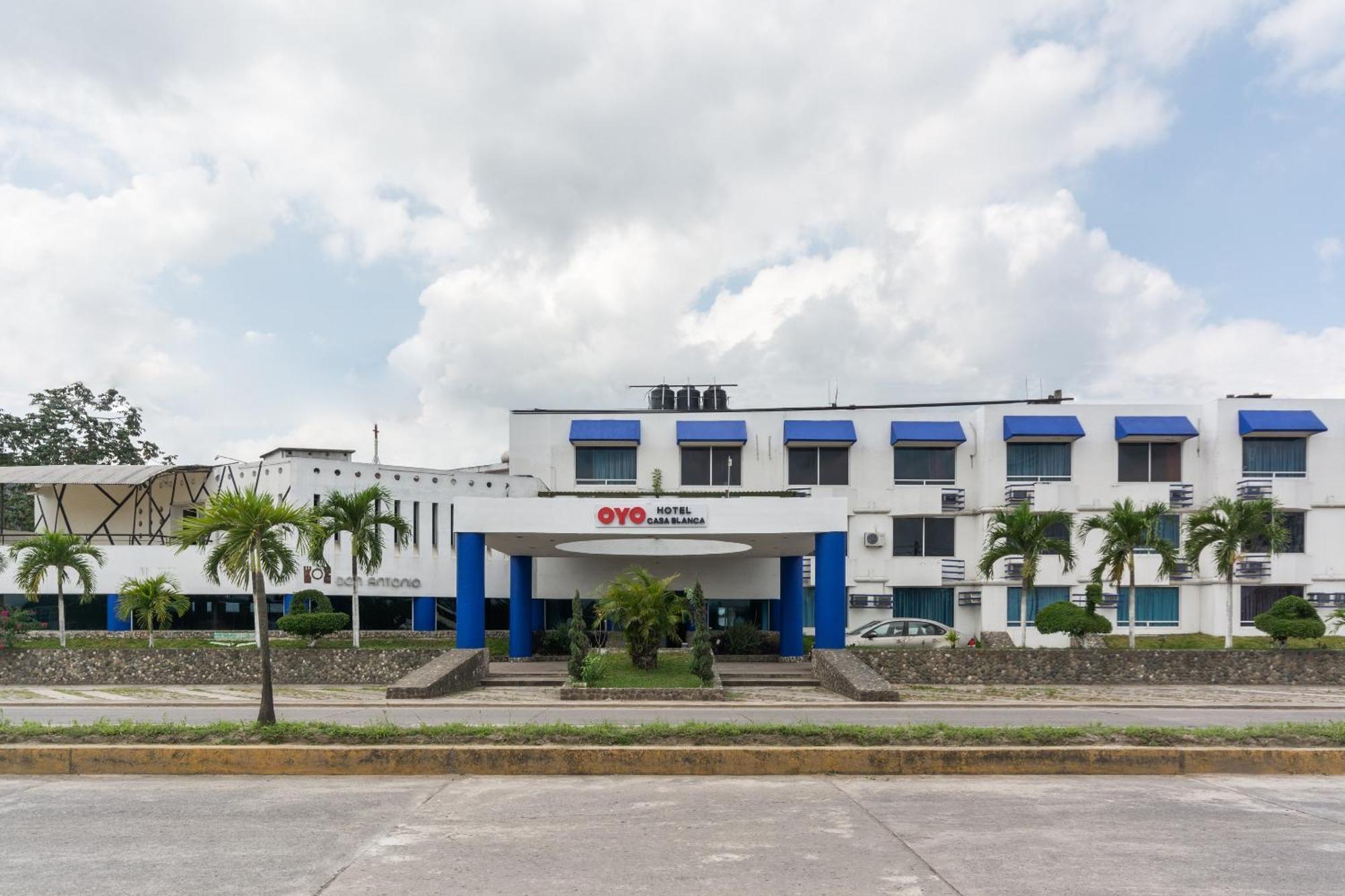 Oyo Casa Blanca Hotel