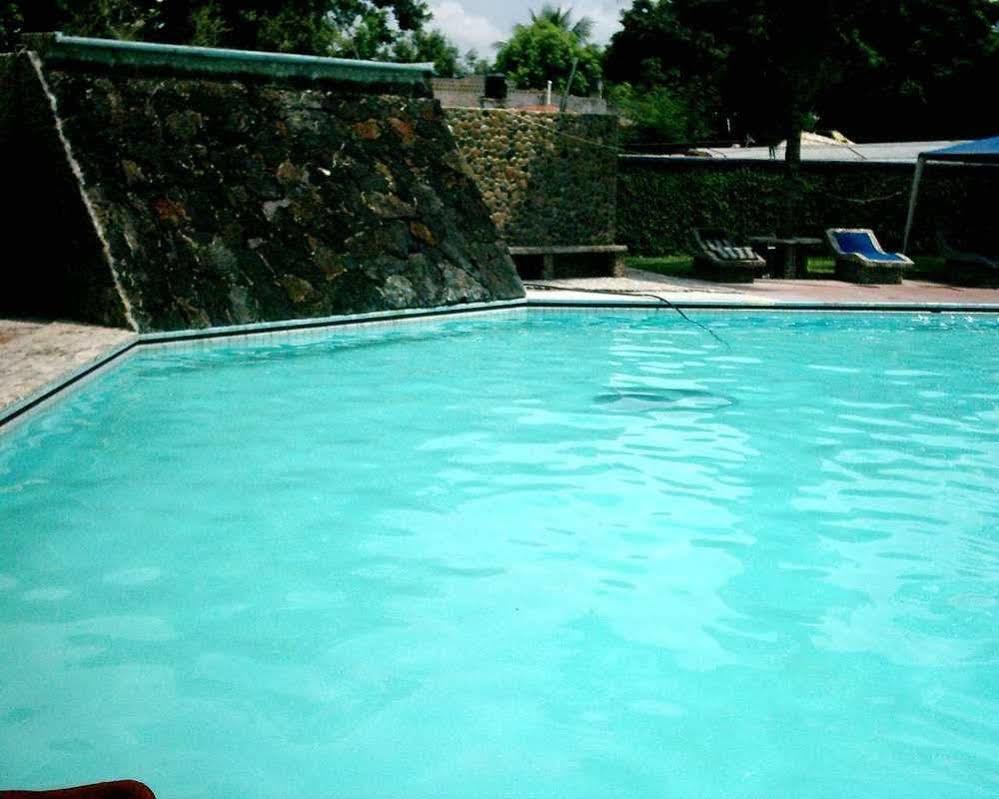 Oyo Casa Blanca Hotel Martínez de La Torre