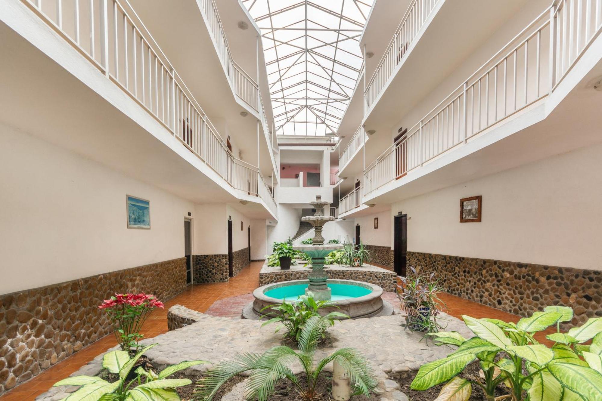 Hotel Oyo Casa Blanca 2*